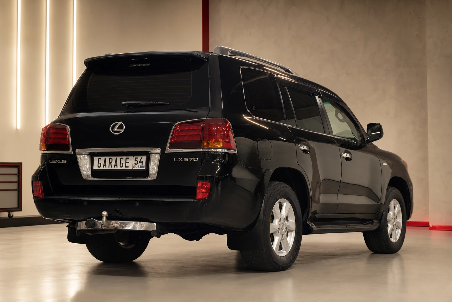Чёрный Lexus LX570, вид сзади в студии